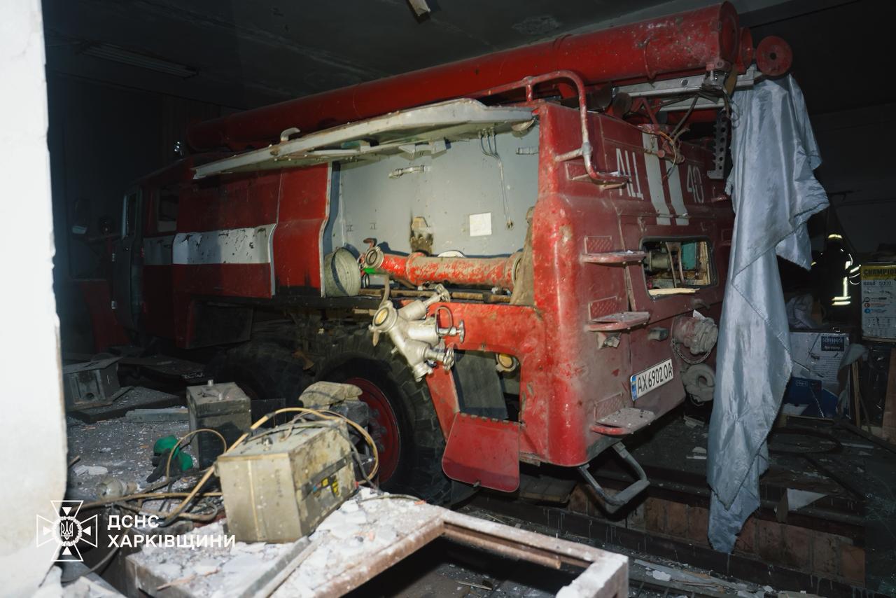 Наслідки нічної атаки на Харківщині: серед постраждалих – рятувальники